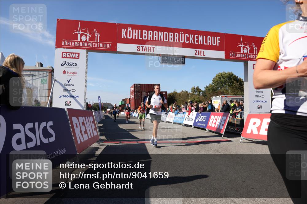 03.10.2025 - Köhlbrandbrückenlauf Lena Gebhardt http://msf.ph/oto/9041659 03.10.2025 13:17:28 Ziel 4012, 4686, 4746, 4818, 4988, 5007, 5008, 5031, 5638, 5642, 5890, 6069, 6389, 6710 meine-sportfotos.de