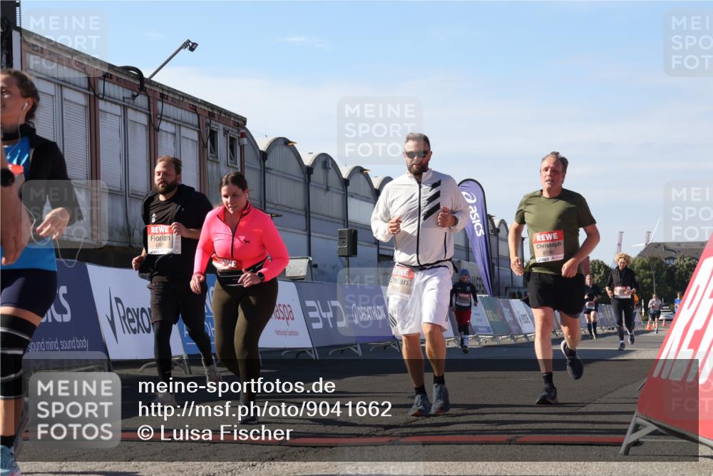 03.10.2025 - Köhlbrandbrückenlauf Luisa Fischer http://msf.ph/oto/9041662 03.10.2025 13:34:43 Ziel 4112, 4498, 4767, 4997, 5390, 5407, 5465, 6196, 6289, 6290, 6486 meine-sportfotos.de