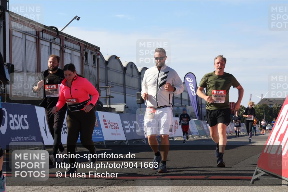 03.10.2025 - Köhlbrandbrückenlauf Luisa Fischer http://msf.ph/oto/9041663 03.10.2025 13:34:43 Ziel 4112, 4498, 4767, 4997, 5390, 5407, 5465, 6196, 6289, 6290, 6486 meine-sportfotos.de