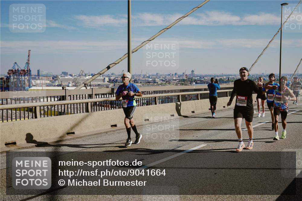 03.10.2025 - Köhlbrandbrückenlauf Michael Burmester http://msf.ph/oto/9041664 03.10.2025 12:23:00 Position 1  meine-sportfotos.de