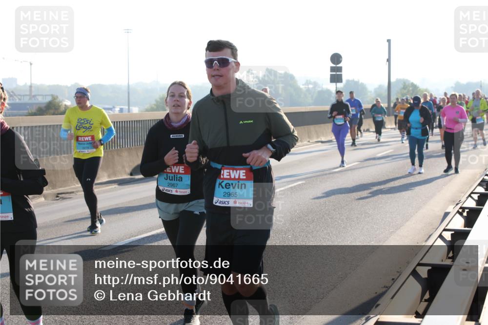 03.10.2025 - Köhlbrandbrückenlauf Lena Gebhardt http://msf.ph/oto/9041665 03.10.2025 09:25:41 Position 1 2967, 2965 meine-sportfotos.de