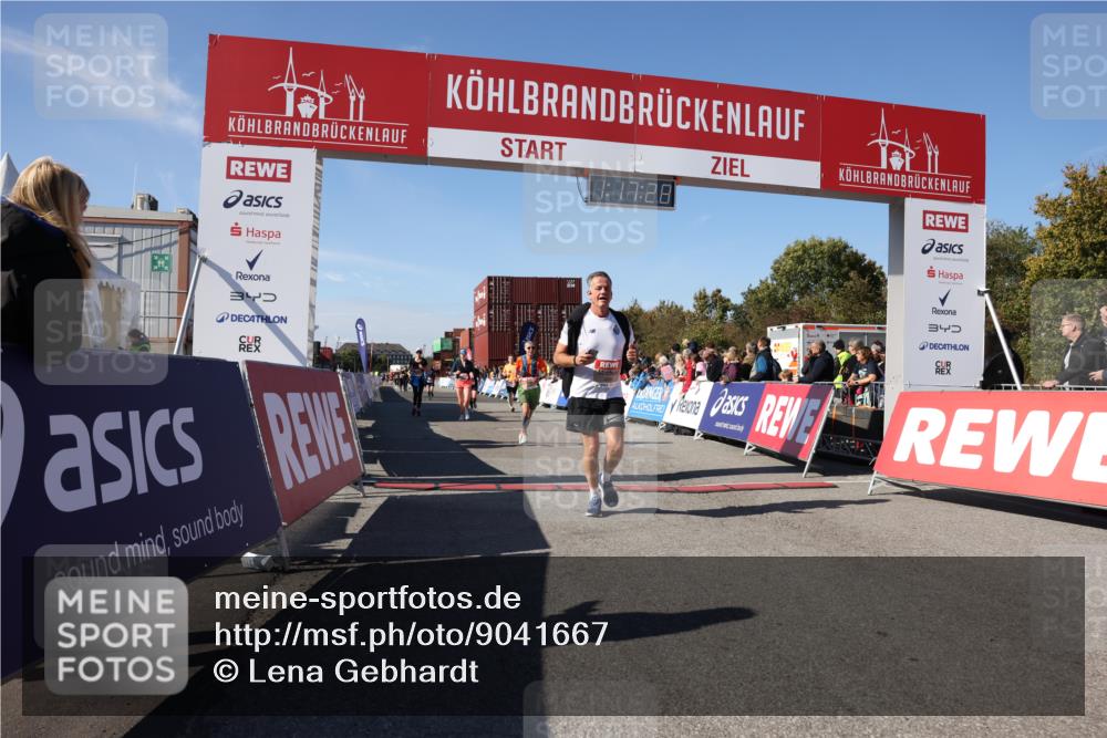 03.10.2025 - Köhlbrandbrückenlauf Lena Gebhardt http://msf.ph/oto/9041667 03.10.2025 13:17:29 Ziel 4012, 4686, 4746, 4818, 4988, 5007, 5008, 5031, 5638, 5642, 5890, 5906, 5909, 6069, 6389, 6710 meine-sportfotos.de