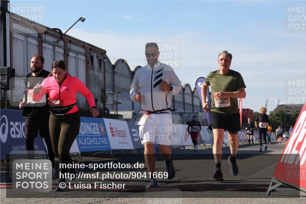 03.10.2025 - Köhlbrandbrückenlauf Luisa Fischer http://msf.ph/oto/9041669 03.10.2025 13:34:43 Ziel 4112, 4498, 4767, 4997, 5390, 5407, 5465, 6196, 6289, 6290, 6486 meine-sportfotos.de