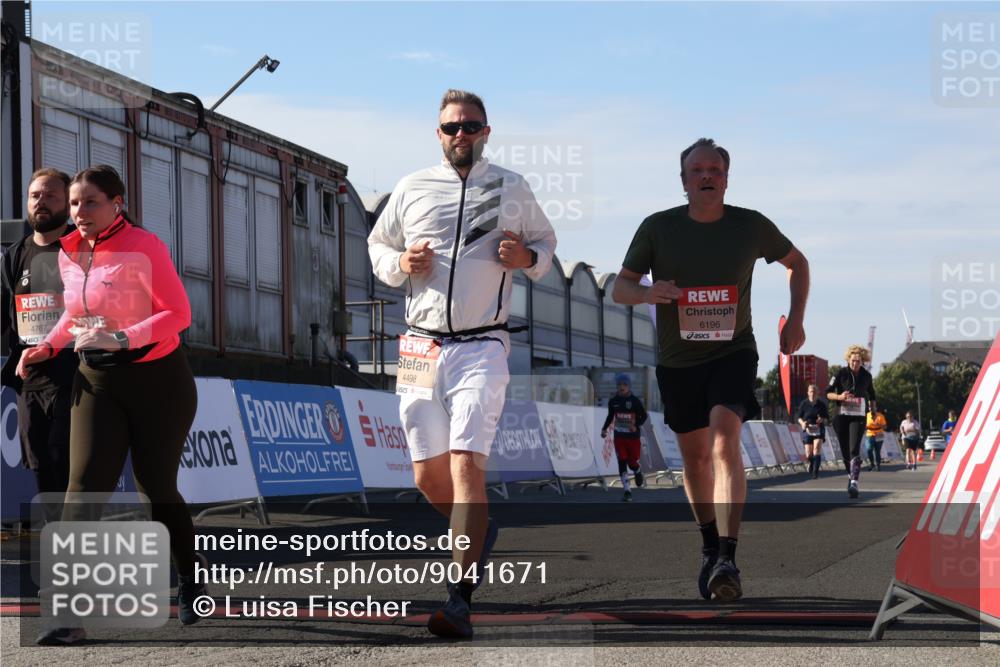 03.10.2025 - Köhlbrandbrückenlauf Luisa Fischer http://msf.ph/oto/9041671 03.10.2025 13:34:44 Ziel 4112, 4498, 4767, 4997, 5390, 5407, 5465, 6196, 6289, 6290, 6357, 6486 meine-sportfotos.de