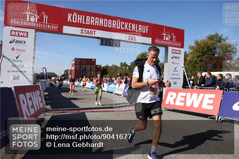 03.10.2025 - Köhlbrandbrückenlauf Lena Gebhardt http://msf.ph/oto/9041677 03.10.2025 13:17:30 Ziel 4012, 4686, 4746, 4818, 4988, 5007, 5008, 5031, 5638, 5642, 5890, 5906, 5909, 6069, 6389, 6710 meine-sportfotos.de