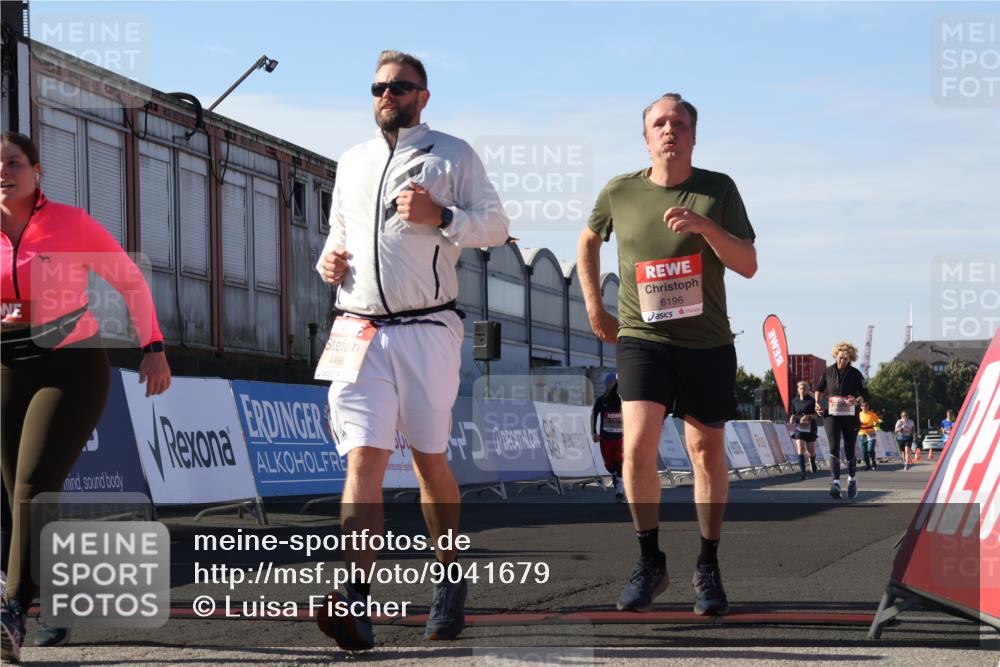 03.10.2025 - Köhlbrandbrückenlauf Luisa Fischer http://msf.ph/oto/9041679 03.10.2025 13:34:44 Ziel 4112, 4498, 4767, 4997, 5390, 5407, 5465, 6196, 6289, 6290, 6357, 6486 meine-sportfotos.de