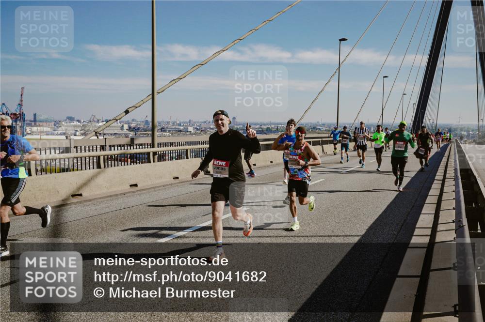 03.10.2025 - Köhlbrandbrückenlauf Michael Burmester http://msf.ph/oto/9041682 03.10.2025 12:23:01 Position 1 4268 meine-sportfotos.de