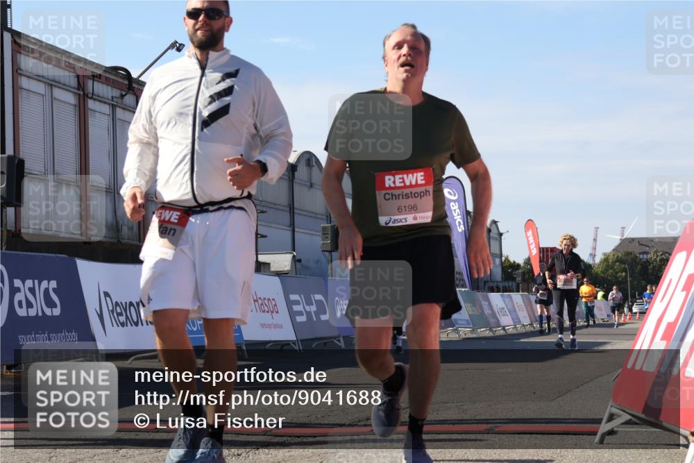 03.10.2025 - Köhlbrandbrückenlauf Luisa Fischer http://msf.ph/oto/9041688 03.10.2025 13:34:45 Ziel 4112, 4498, 4767, 4997, 5227, 5407, 5465, 6196, 6289, 6290, 6357, 6486 meine-sportfotos.de
