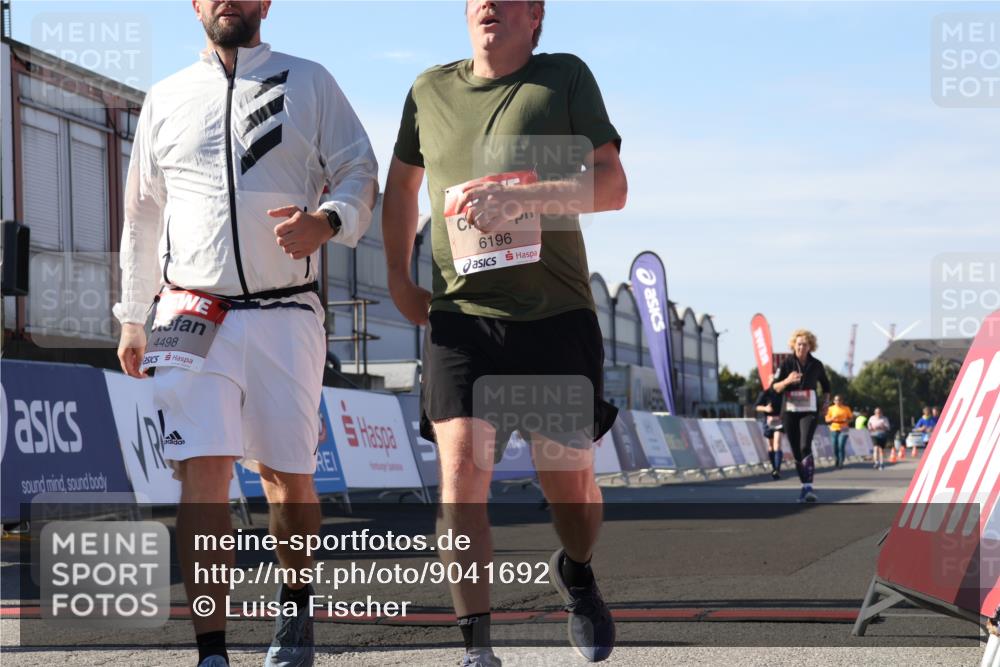 03.10.2025 - Köhlbrandbrückenlauf Luisa Fischer http://msf.ph/oto/9041692 03.10.2025 13:34:45 Ziel 4112, 4498, 4767, 4997, 5227, 5407, 5465, 6196, 6289, 6290, 6357, 6486 meine-sportfotos.de