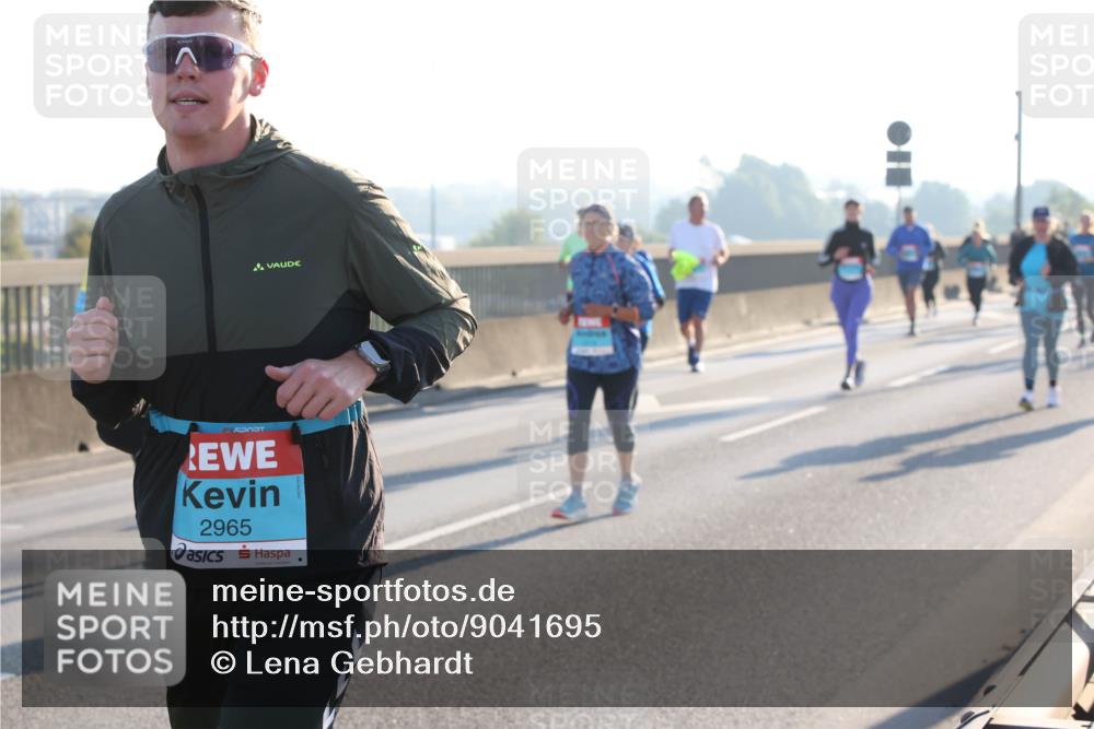03.10.2025 - Köhlbrandbrückenlauf Lena Gebhardt http://msf.ph/oto/9041695 03.10.2025 09:25:42 Position 1 2965 meine-sportfotos.de