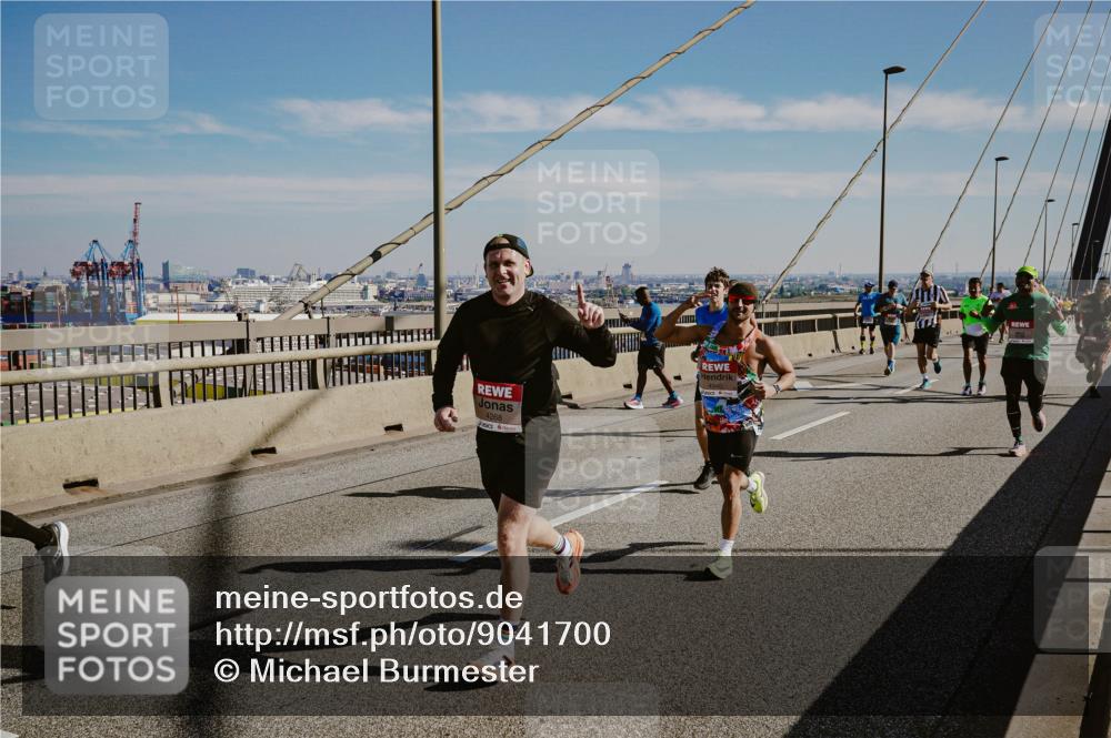 03.10.2025 - Köhlbrandbrückenlauf Michael Burmester http://msf.ph/oto/9041700 03.10.2025 12:23:01 Position 1 4268 meine-sportfotos.de