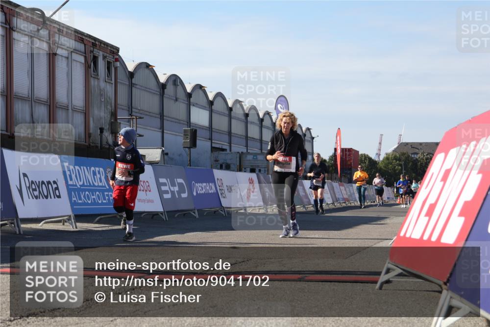 03.10.2025 - Köhlbrandbrückenlauf Luisa Fischer http://msf.ph/oto/9041702 03.10.2025 13:34:48 Ziel 4112, 4498, 4767, 4997, 5227, 5407, 5465, 6196, 6289, 6290, 6357, 6486 meine-sportfotos.de