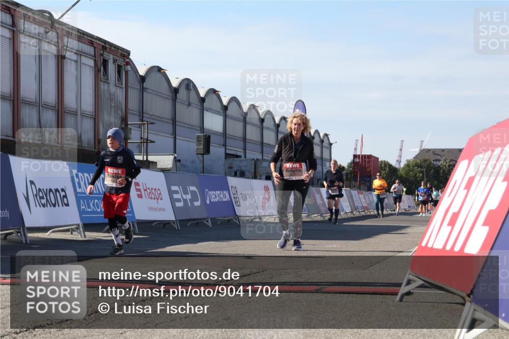 03.10.2025 - Köhlbrandbrückenlauf Luisa Fischer http://msf.ph/oto/9041704 03.10.2025 13:34:48 Ziel 4112, 4498, 4767, 4997, 5227, 5407, 5465, 6196, 6289, 6290, 6357, 6486 meine-sportfotos.de