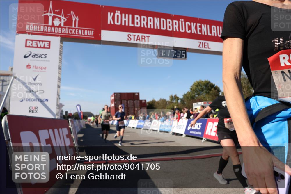 03.10.2025 - Köhlbrandbrückenlauf Lena Gebhardt http://msf.ph/oto/9041705 03.10.2025 13:17:35 Ziel 4012, 4686, 4746, 4818, 5007, 5008, 5906, 5909, 6069, 6388, 6710 meine-sportfotos.de