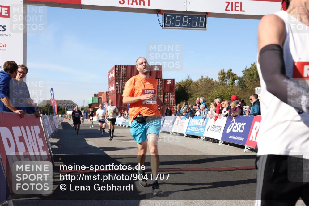 03.10.2025 - Köhlbrandbrückenlauf Lena Gebhardt http://msf.ph/oto/9041707 03.10.2025 12:58:15 Ziel 4083, 4099, 4234, 4248, 4394, 6152, 6717, 6718, 6732 meine-sportfotos.de