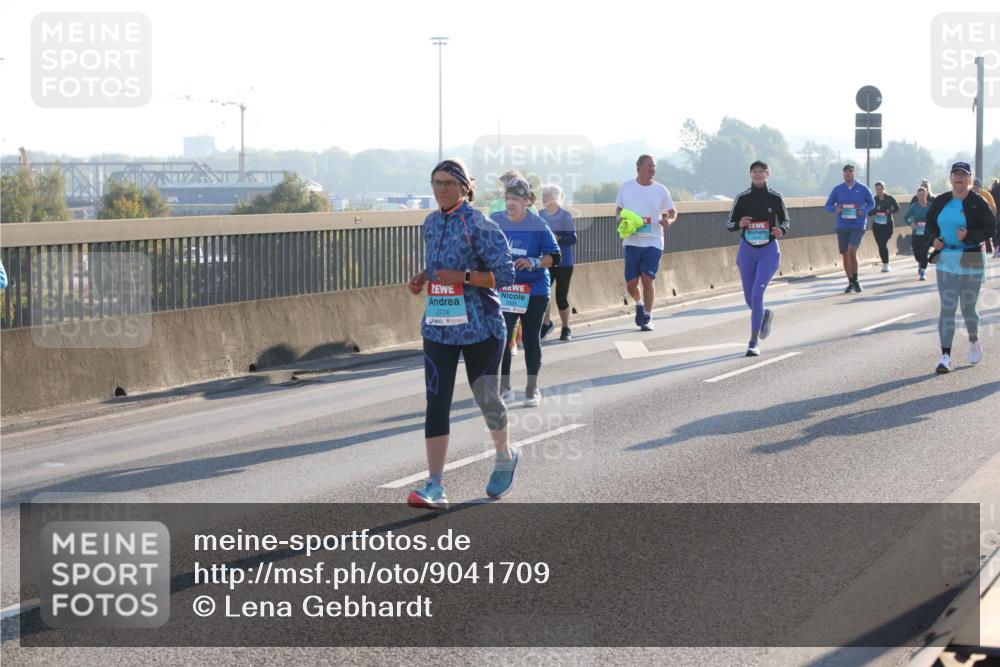 03.10.2025 - Köhlbrandbrückenlauf Lena Gebhardt http://msf.ph/oto/9041709 03.10.2025 09:25:43 Position 1 2774 meine-sportfotos.de