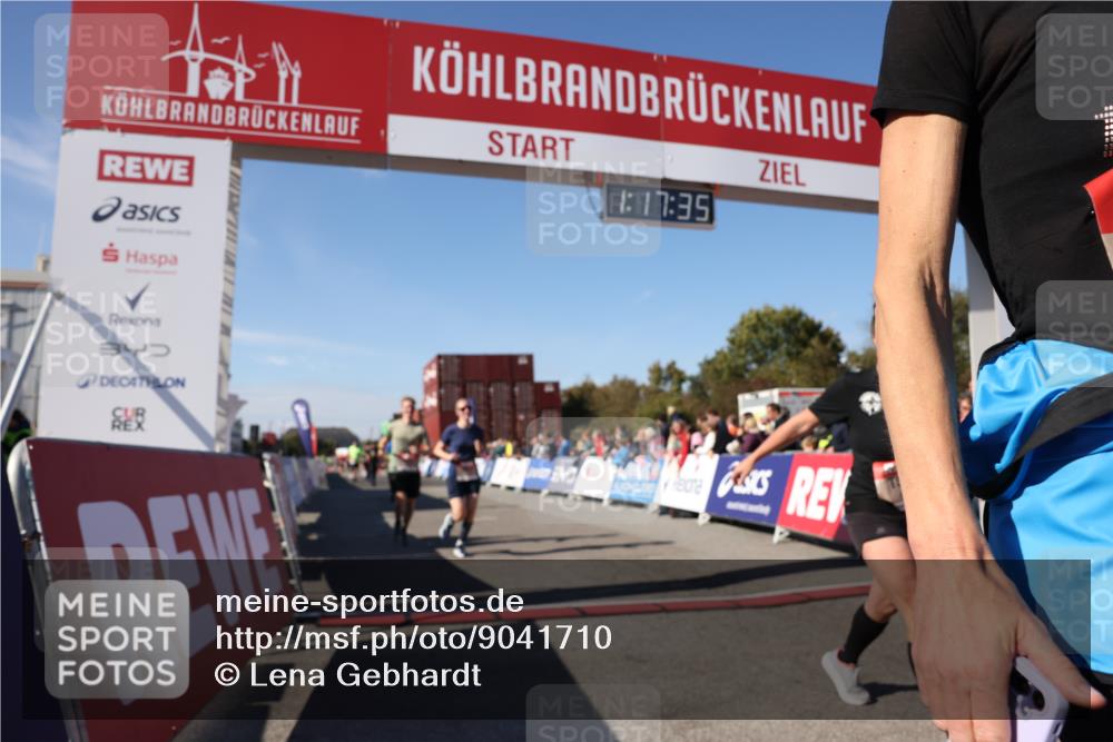 03.10.2025 - Köhlbrandbrückenlauf Lena Gebhardt http://msf.ph/oto/9041710 03.10.2025 13:17:35 Ziel 4012, 4686, 4746, 4818, 5007, 5008, 5906, 5909, 6069, 6388, 6710 meine-sportfotos.de