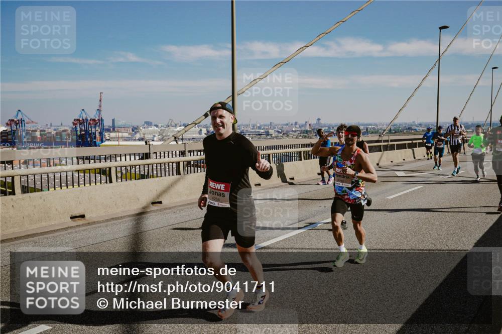03.10.2025 - Köhlbrandbrückenlauf Michael Burmester http://msf.ph/oto/9041711 03.10.2025 12:23:02 Position 1 4268 meine-sportfotos.de