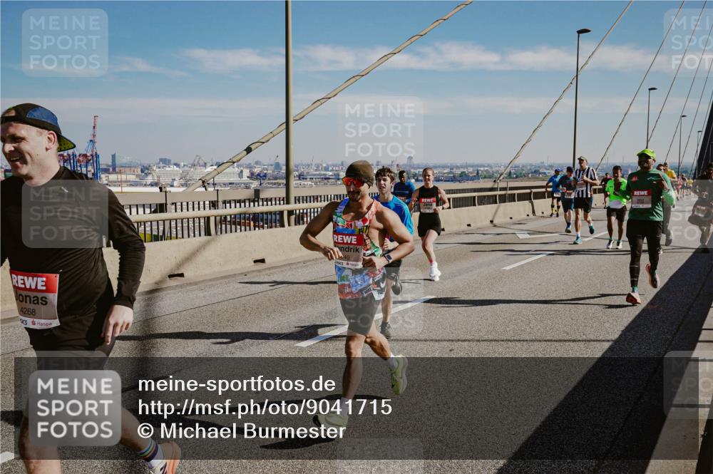 03.10.2025 - Köhlbrandbrückenlauf Michael Burmester http://msf.ph/oto/9041715 03.10.2025 12:23:02 Position 1 4268, 40 meine-sportfotos.de