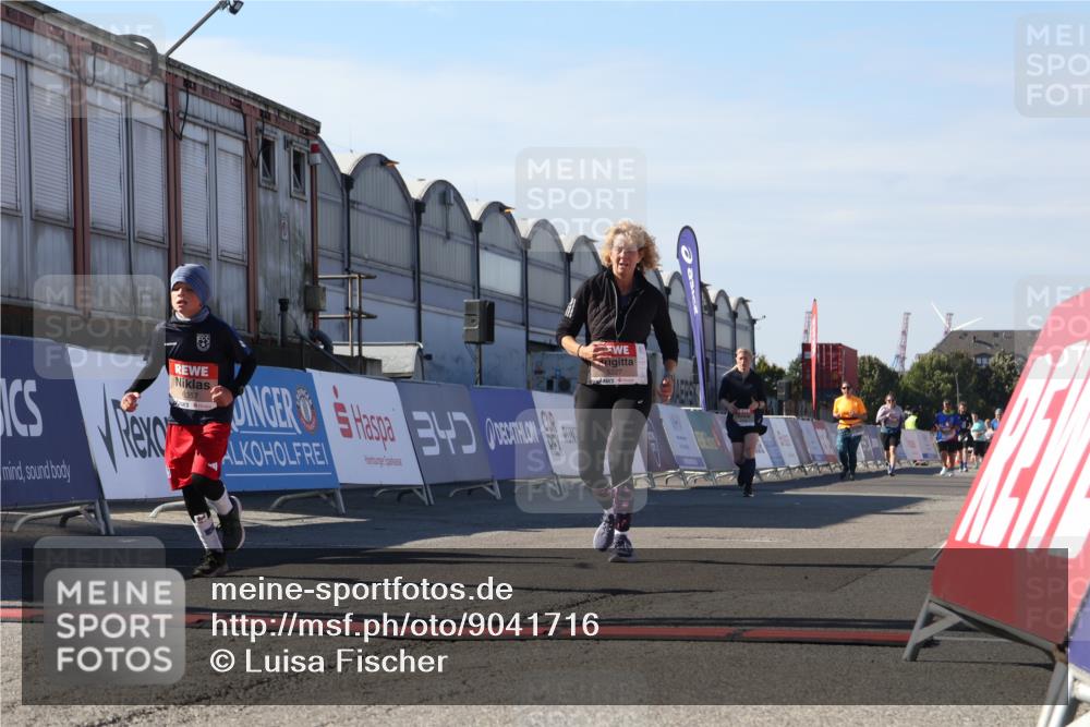 03.10.2025 - Köhlbrandbrückenlauf Luisa Fischer http://msf.ph/oto/9041716 03.10.2025 13:34:49 Ziel 4112, 4498, 4767, 4997, 5227, 5407, 5465, 6196, 6289, 6290, 6357 meine-sportfotos.de