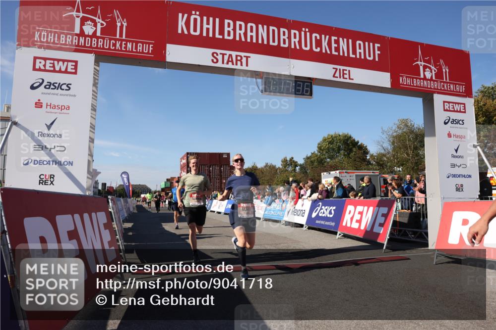 03.10.2025 - Köhlbrandbrückenlauf Lena Gebhardt http://msf.ph/oto/9041718 03.10.2025 13:17:36 Ziel 4012, 4645, 4686, 4746, 4818, 5339, 5906, 5909, 6069, 6388, 6710 meine-sportfotos.de