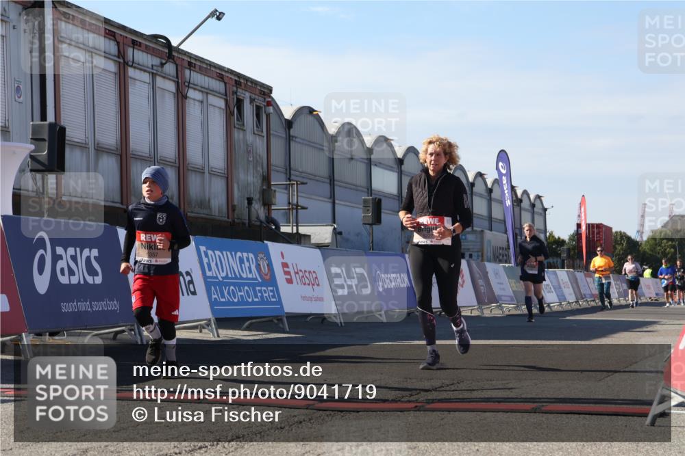 03.10.2025 - Köhlbrandbrückenlauf Luisa Fischer http://msf.ph/oto/9041719 03.10.2025 13:34:49 Ziel 4112, 4498, 4767, 4997, 5227, 5407, 5465, 6196, 6289, 6290, 6357 meine-sportfotos.de