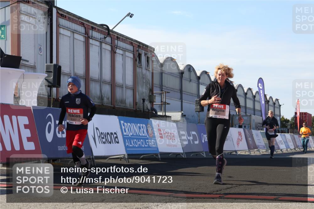 03.10.2025 - Köhlbrandbrückenlauf Luisa Fischer http://msf.ph/oto/9041723 03.10.2025 13:34:49 Ziel 4112, 4498, 4767, 4997, 5227, 5407, 5465, 6196, 6289, 6290, 6357 meine-sportfotos.de