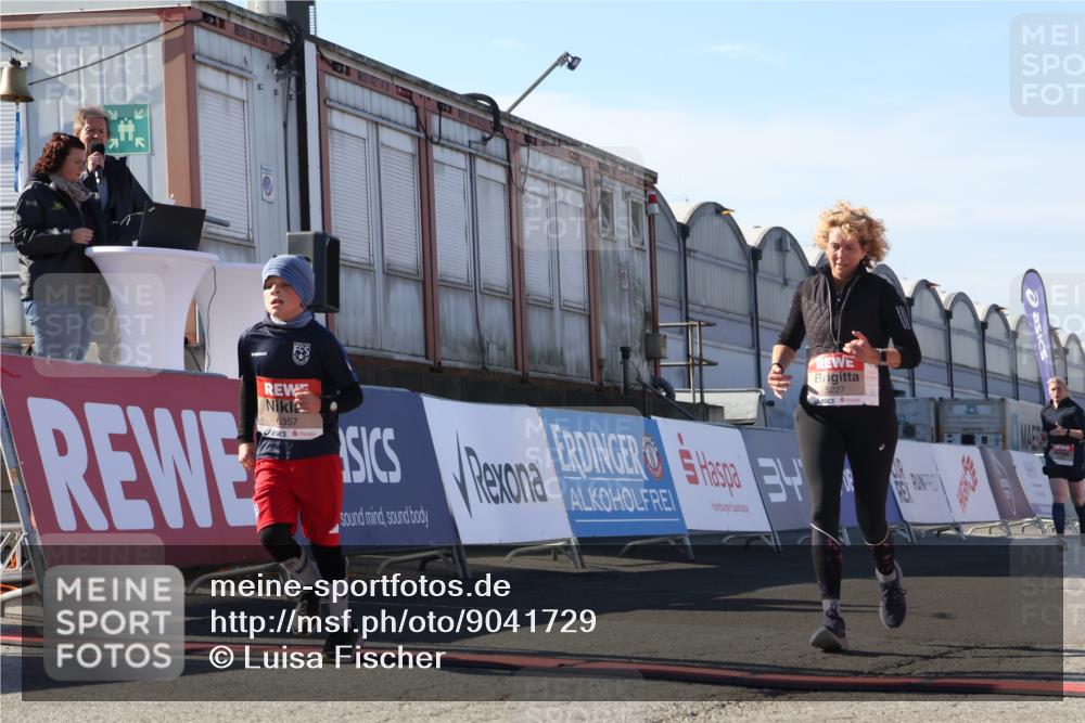 03.10.2025 - Köhlbrandbrückenlauf Luisa Fischer http://msf.ph/oto/9041729 03.10.2025 13:34:50 Ziel 4112, 4498, 4767, 5227, 5465, 6196, 6289, 6290, 6357 meine-sportfotos.de