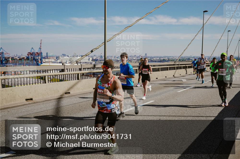 03.10.2025 - Köhlbrandbrückenlauf Michael Burmester http://msf.ph/oto/9041731 03.10.2025 12:23:02 Position 1 4940 meine-sportfotos.de