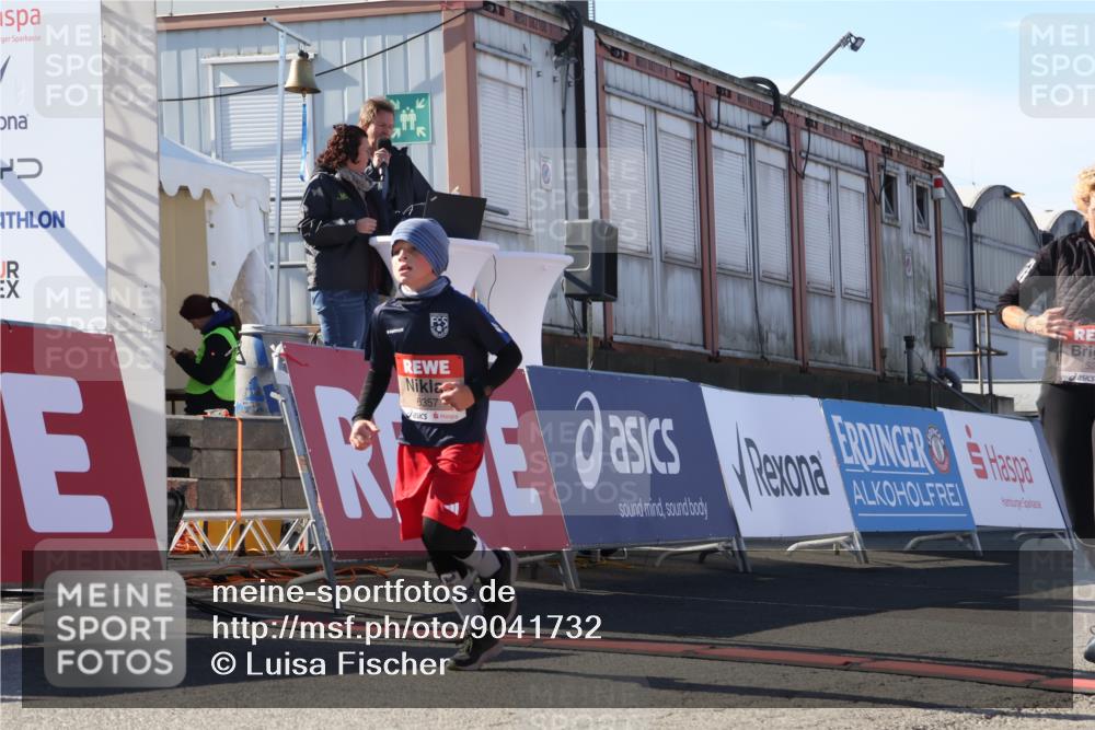 03.10.2025 - Köhlbrandbrückenlauf Luisa Fischer http://msf.ph/oto/9041732 03.10.2025 13:34:50 Ziel 4112, 4498, 4767, 5227, 5465, 6196, 6289, 6290, 6357 meine-sportfotos.de