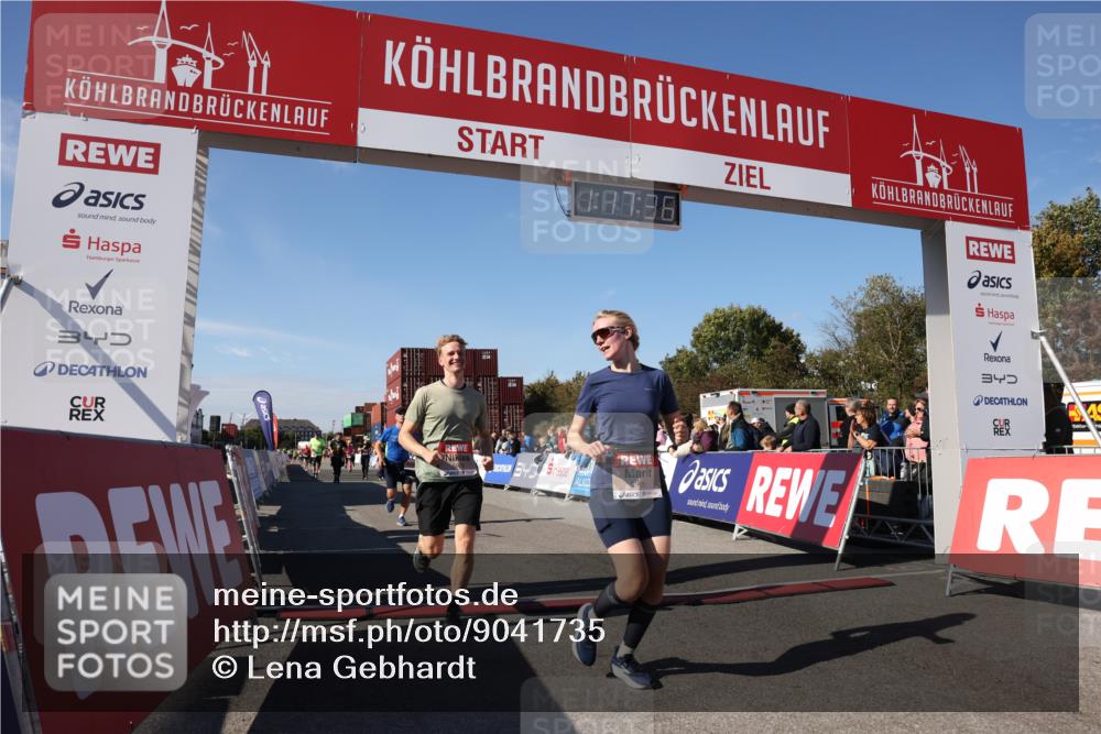 03.10.2025 - Köhlbrandbrückenlauf Lena Gebhardt http://msf.ph/oto/9041735 03.10.2025 13:17:37 Ziel 4012, 4645, 4686, 4746, 4818, 5339, 5906, 5909, 6069, 6388, 6710 meine-sportfotos.de