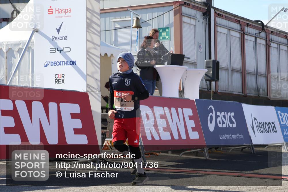 03.10.2025 - Köhlbrandbrückenlauf Luisa Fischer http://msf.ph/oto/9041736 03.10.2025 13:34:50 Ziel 4112, 4498, 4767, 5227, 5465, 6196, 6289, 6290, 6357 meine-sportfotos.de