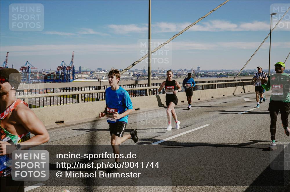 03.10.2025 - Köhlbrandbrückenlauf Michael Burmester http://msf.ph/oto/9041744 03.10.2025 12:23:03 Position 1 6525 meine-sportfotos.de