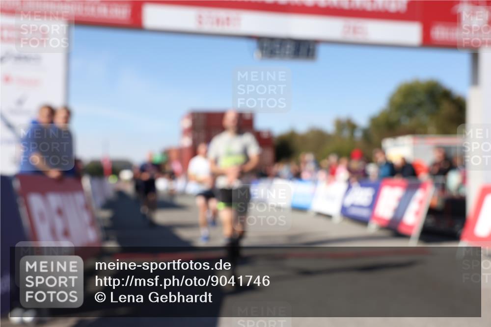 03.10.2025 - Köhlbrandbrückenlauf Lena Gebhardt http://msf.ph/oto/9041746 03.10.2025 12:58:17 Ziel 4083, 4099, 4234, 4248, 4394, 6152, 6717, 6718, 6732 meine-sportfotos.de