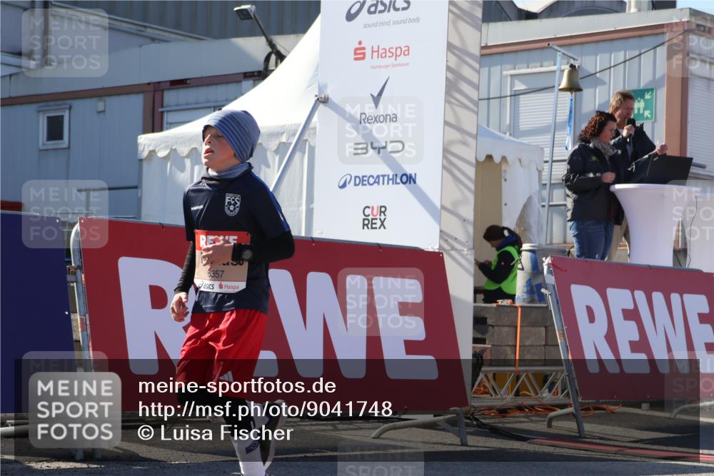 03.10.2025 - Köhlbrandbrückenlauf Luisa Fischer http://msf.ph/oto/9041748 03.10.2025 13:34:51 Ziel 4112, 4498, 4767, 5227, 5465, 6196, 6357, 6434 meine-sportfotos.de
