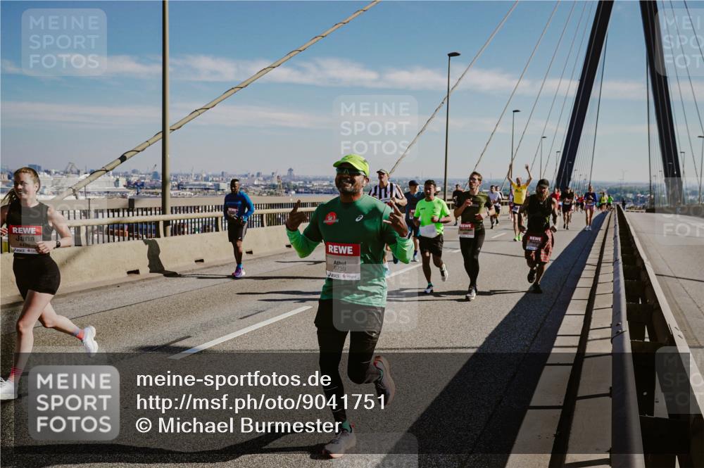 03.10.2025 - Köhlbrandbrückenlauf Michael Burmester http://msf.ph/oto/9041751 03.10.2025 12:23:04 Position 1 6739 meine-sportfotos.de
