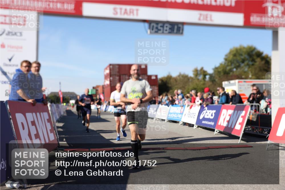 03.10.2025 - Köhlbrandbrückenlauf Lena Gebhardt http://msf.ph/oto/9041752 03.10.2025 12:58:17 Ziel 4083, 4099, 4234, 4248, 4394, 6152, 6717, 6718, 6732 meine-sportfotos.de