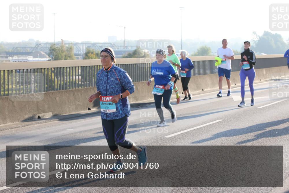 03.10.2025 - Köhlbrandbrückenlauf Lena Gebhardt http://msf.ph/oto/9041760 03.10.2025 09:25:44 Position 1 2774 meine-sportfotos.de
