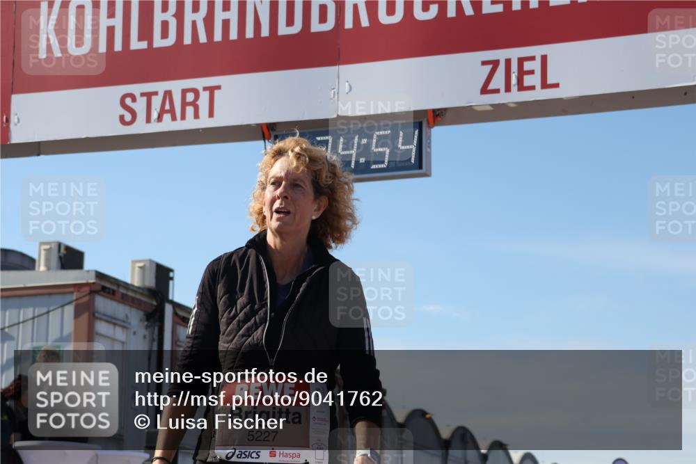 03.10.2025 - Köhlbrandbrückenlauf Luisa Fischer http://msf.ph/oto/9041762 03.10.2025 13:34:53 Ziel 4112, 4498, 4767, 5227, 6196, 6357, 6434 meine-sportfotos.de