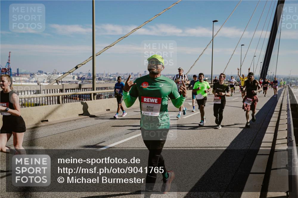 03.10.2025 - Köhlbrandbrückenlauf Michael Burmester http://msf.ph/oto/9041765 03.10.2025 12:23:04 Position 1 6739 meine-sportfotos.de