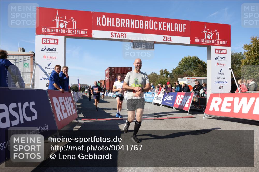 03.10.2025 - Köhlbrandbrückenlauf Lena Gebhardt http://msf.ph/oto/9041767 03.10.2025 12:58:18 Ziel 4083, 4099, 4234, 4248, 4394, 6152, 6717, 6718, 6732 meine-sportfotos.de