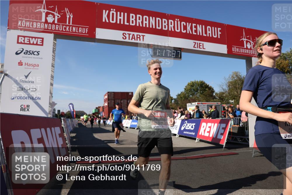 03.10.2025 - Köhlbrandbrückenlauf Lena Gebhardt http://msf.ph/oto/9041769 03.10.2025 13:17:37 Ziel 4012, 4645, 4686, 4746, 4818, 5339, 5906, 5909, 6069, 6388, 6710 meine-sportfotos.de