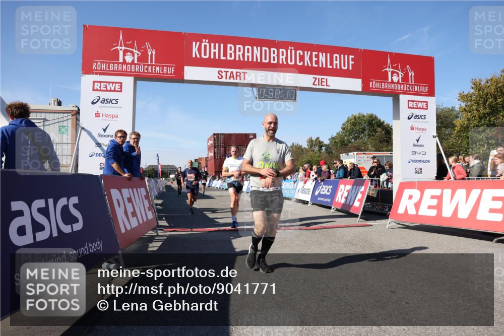 03.10.2025 - Köhlbrandbrückenlauf Lena Gebhardt http://msf.ph/oto/9041771 03.10.2025 12:58:18 Ziel 4083, 4099, 4234, 4248, 4394, 6152, 6717, 6718, 6732 meine-sportfotos.de