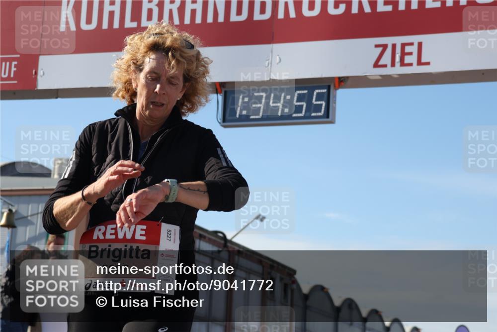 03.10.2025 - Köhlbrandbrückenlauf Luisa Fischer http://msf.ph/oto/9041772 03.10.2025 13:34:54 Ziel 4112, 4498, 4767, 5227, 6196, 6357, 6434 meine-sportfotos.de