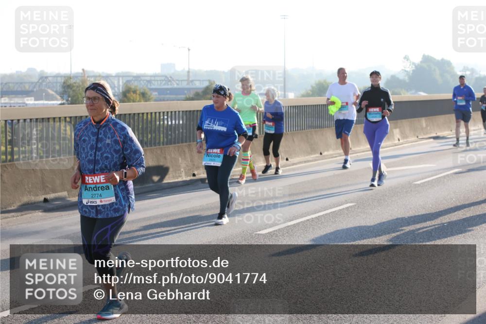 03.10.2025 - Köhlbrandbrückenlauf Lena Gebhardt http://msf.ph/oto/9041774 03.10.2025 09:25:44 Position 1 2774 meine-sportfotos.de