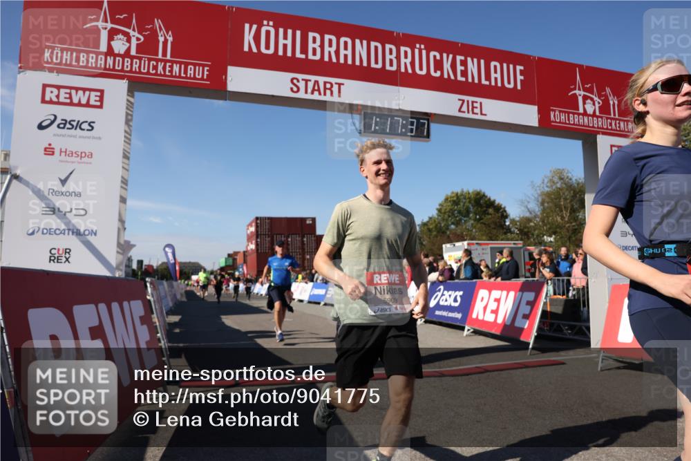 03.10.2025 - Köhlbrandbrückenlauf Lena Gebhardt http://msf.ph/oto/9041775 03.10.2025 13:17:37 Ziel 4012, 4645, 4686, 4746, 4818, 5339, 5906, 5909, 6069, 6388, 6710 meine-sportfotos.de
