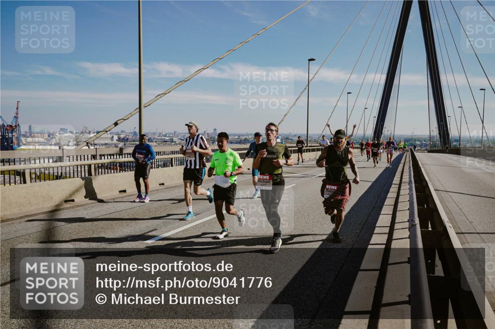 03.10.2025 - Köhlbrandbrückenlauf Michael Burmester http://msf.ph/oto/9041776 03.10.2025 12:23:05 Position 1  meine-sportfotos.de