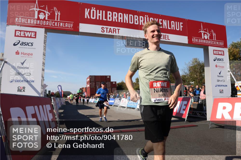 03.10.2025 - Köhlbrandbrückenlauf Lena Gebhardt http://msf.ph/oto/9041780 03.10.2025 13:17:38 Ziel 4012, 4410, 4645, 4746, 4818, 5339, 5906, 5909, 6069, 6331, 6388, 6710 meine-sportfotos.de