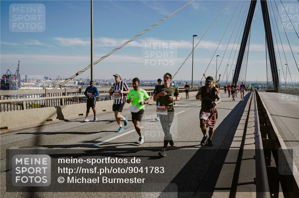 03.10.2025 - Köhlbrandbrückenlauf Michael Burmester http://msf.ph/oto/9041783 03.10.2025 12:23:05 Position 1  meine-sportfotos.de