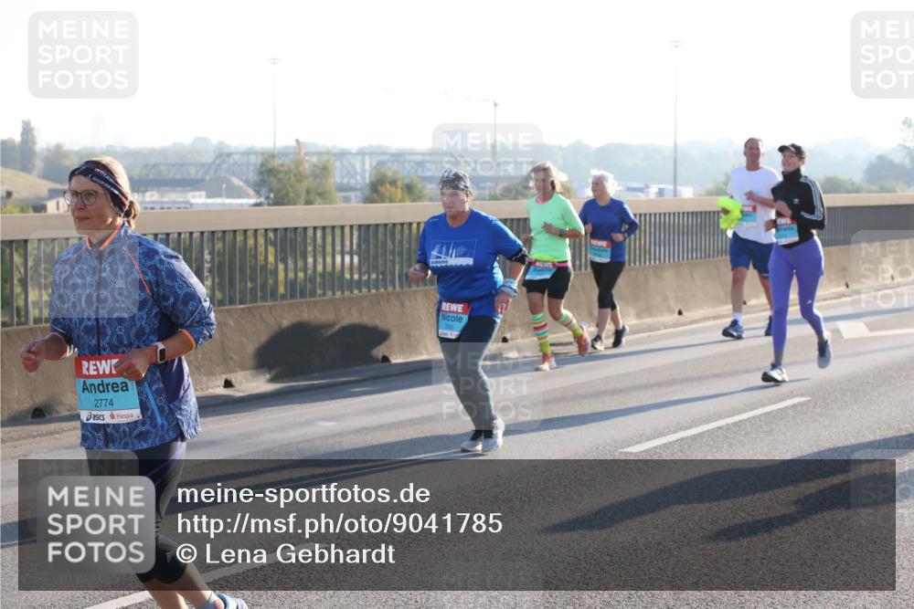 03.10.2025 - Köhlbrandbrückenlauf Lena Gebhardt http://msf.ph/oto/9041785 03.10.2025 09:25:45 Position 1 2774 meine-sportfotos.de